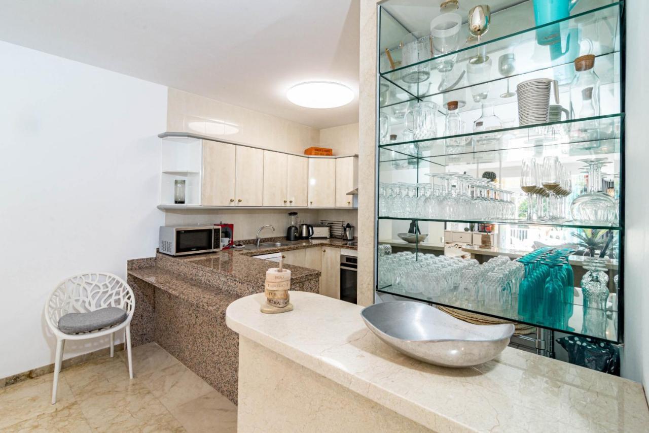 Casa vacanze Cozy 2 Bedroom Corner In Puerto Banus With A Stunning Terrace Marbella