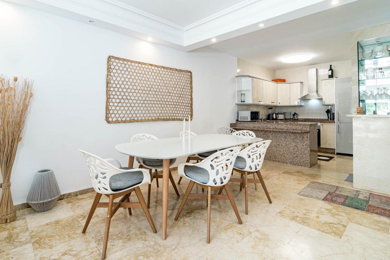 Casa vacanze Cozy 2 Bedroom Corner In Puerto Banus With A Stunning Terrace Marbella