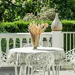 Cozy 2 Bedroom Corner Apartment In Puerto Banus With A Stunning Terrace